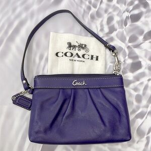 🌺 COACH PURPLE LEATHER WRISTLET BAG